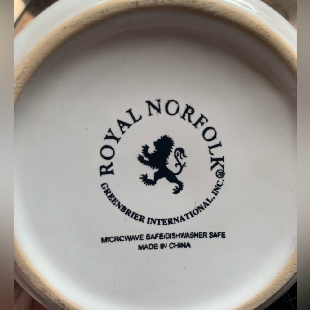 Monogrammed Black and White Mugs Set - Picture 3 of 3